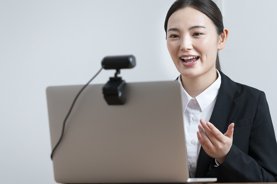 Web面接ってどうやってやる? Web面接のマナーについて Web面接ってどうやってやる? Web面接のマナーについて