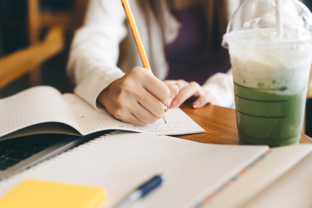 資格取得のための学習効率をアップ! カフェで勉強するメリットとは? 資格取得のための学習効率をアップ! カフェで勉強するメリットとは?